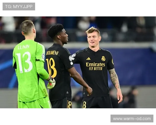 德容vs楚阿梅尼：防守覆盖与位置感的深层对比