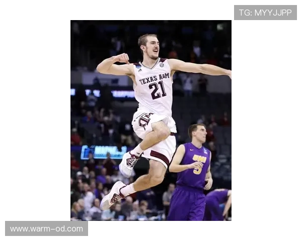 杰伦·威廉姆斯无球跑动制造错位，提升雷霆侧翼进攻效率